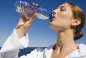 пиене на вода на мързелива диета